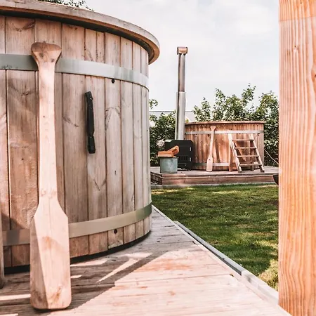 Crash'nstay - The Silo Chalet Sprang