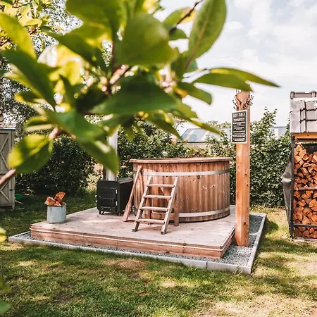 Crash'nstay - The Silo Chalet