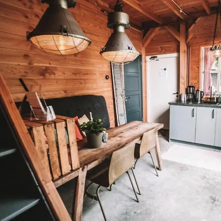 Crash'nstay - The Silo Chalet