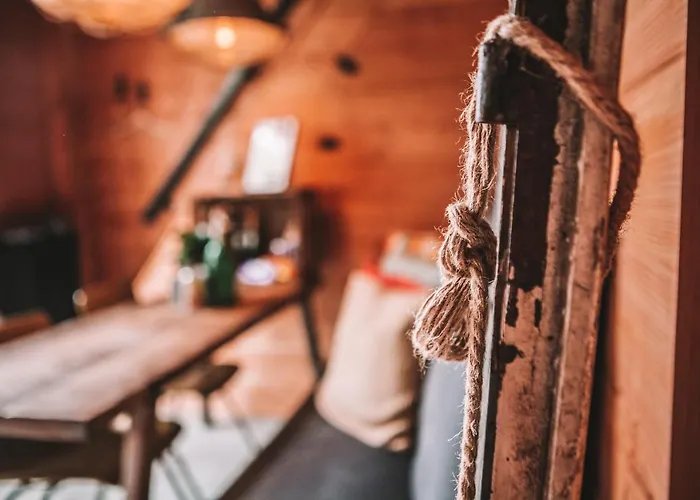 Crash'nstay - The Silo Chalet Sprang