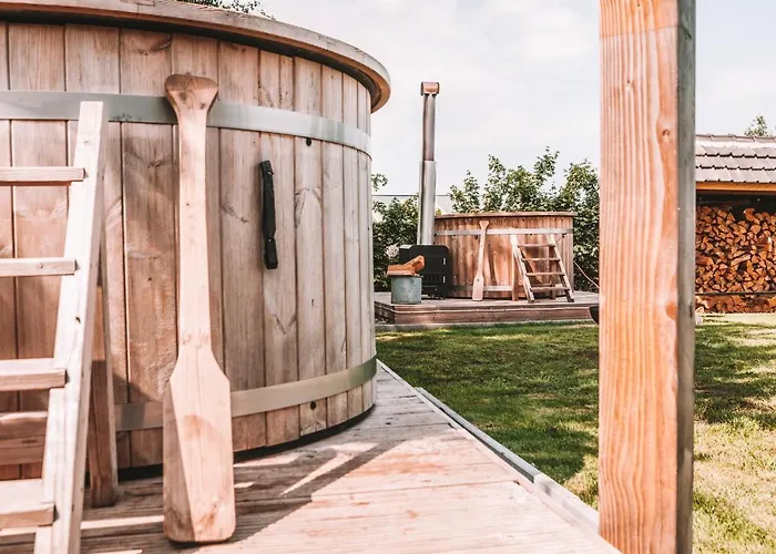 Crash'nstay - The Silo Chalet Sprang