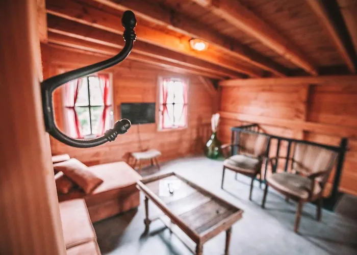 Crash'nstay - The Silo