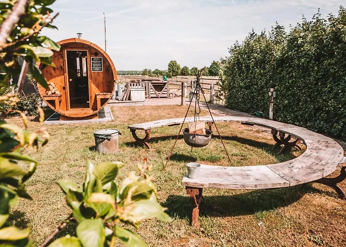 Crash'nstay - The Silo Chalet Sprang