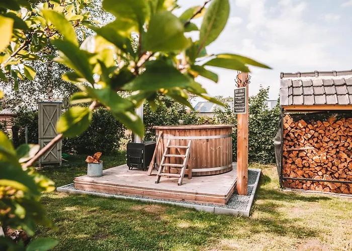 Crash'nstay - The Silo Chalet