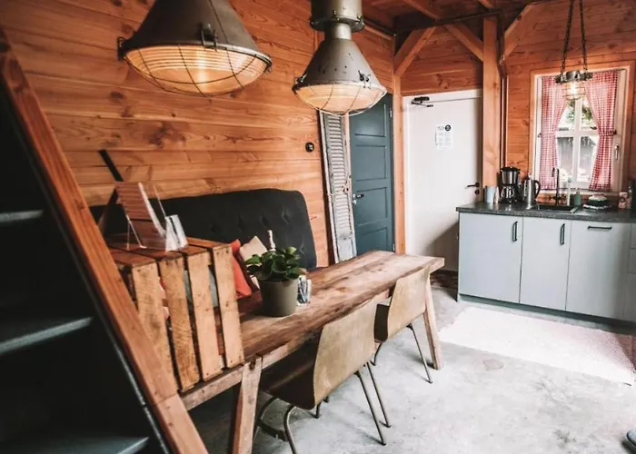 Crash'nstay - The Silo Chalet