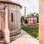 Crash'nstay - The Silo شاليه Sprang