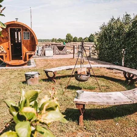Crash'nstay - The Silo Chalet Sprang